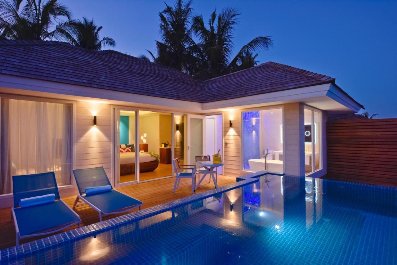 Kandima Maldives Kudahuvadhoo Exteriör bild A pool villa at the resort
