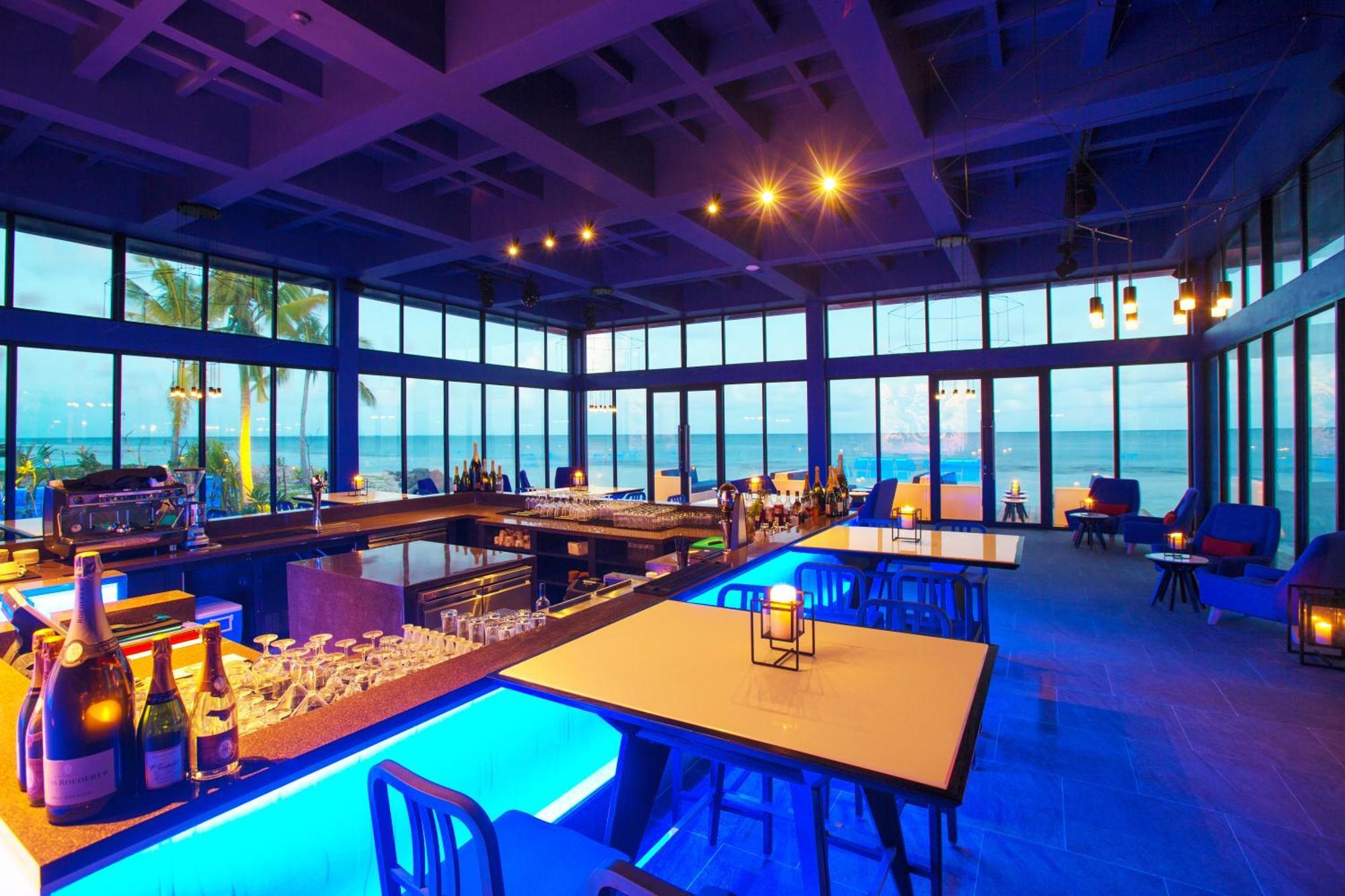 Kandima Maldives Kudahuvadhoo Exteriör bild The interior of the restaurant