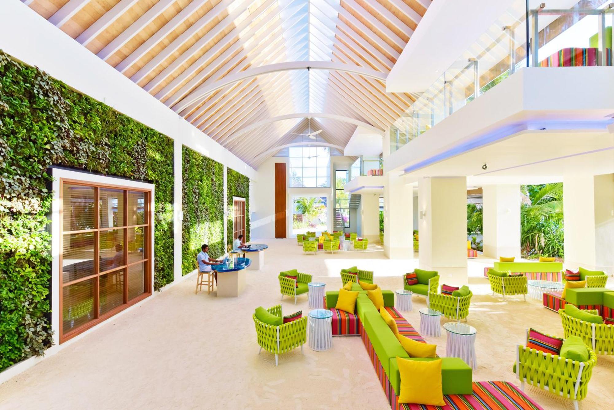Kandima Maldives Kudahuvadhoo Exteriör bild The lobby of the hotel