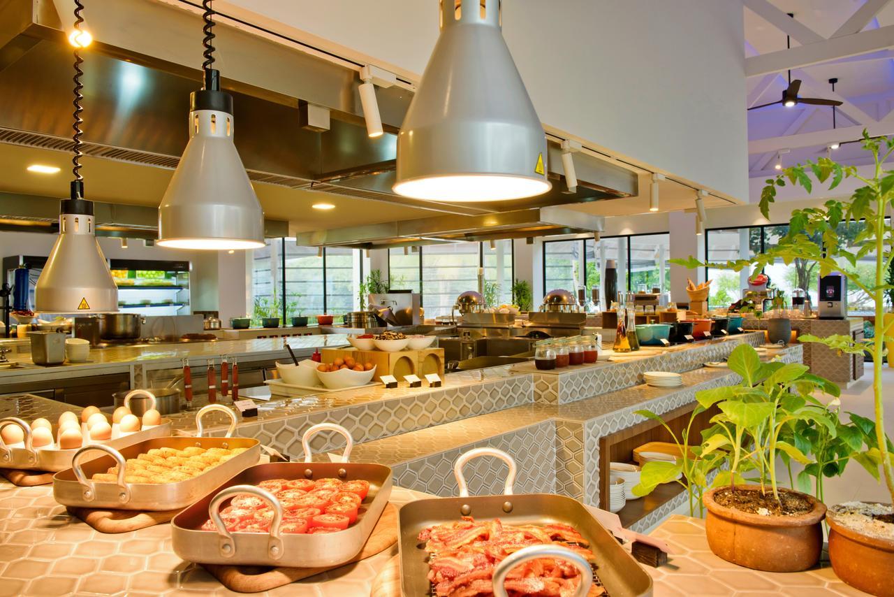 Kandima Maldives Kudahuvadhoo Exteriör bild The buffet at the hotel