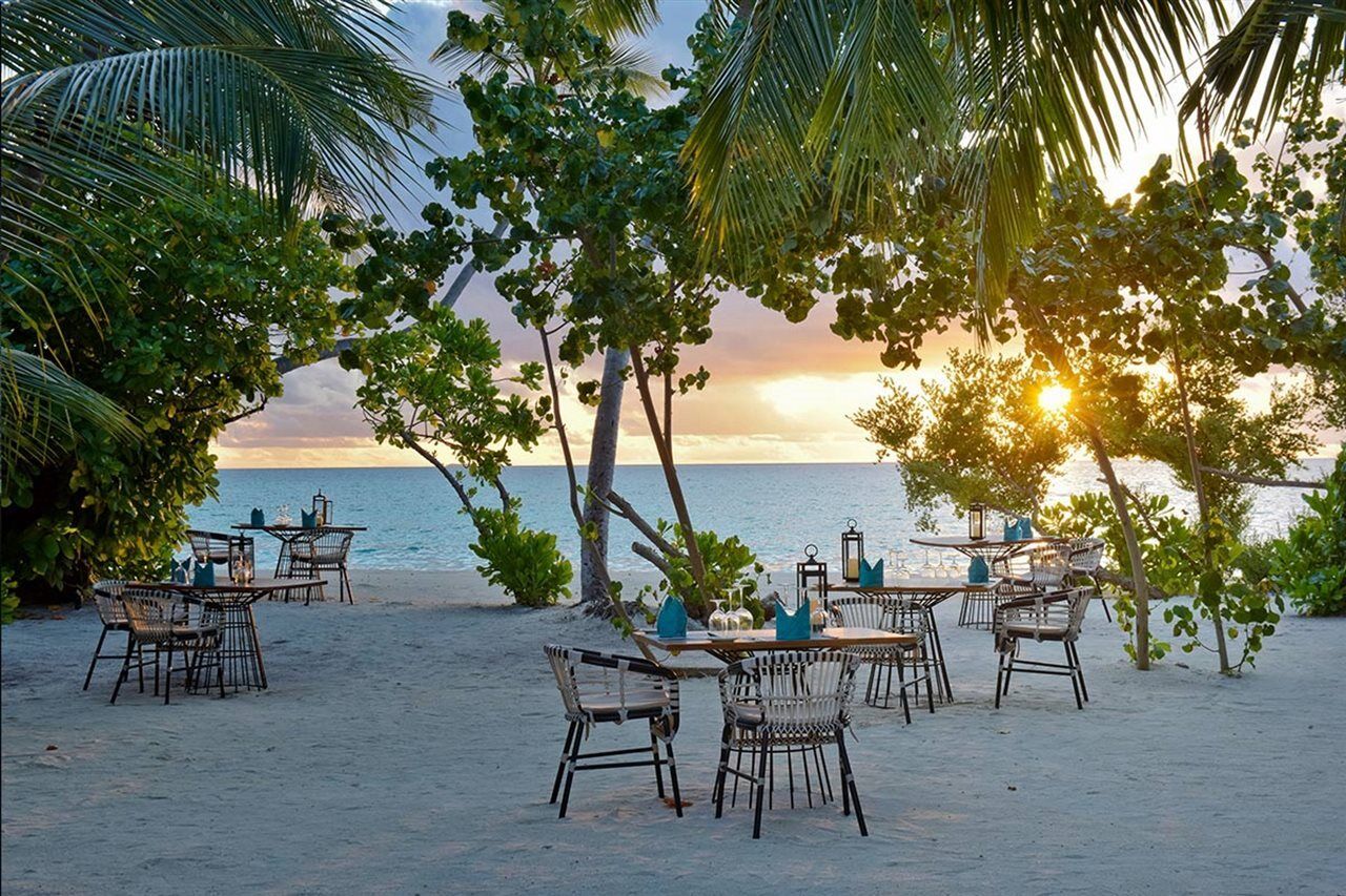 Kandima Maldives Kudahuvadhoo Exteriör bild Sunset at the beach